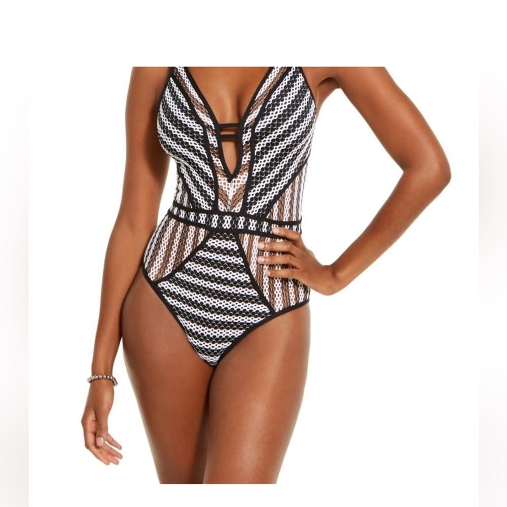 BECCA Black and White Patterned Fabric
